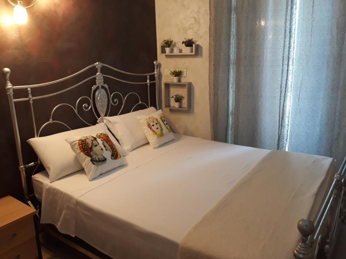 B&B Sotto Gli Archi Катания Екстериор снимка