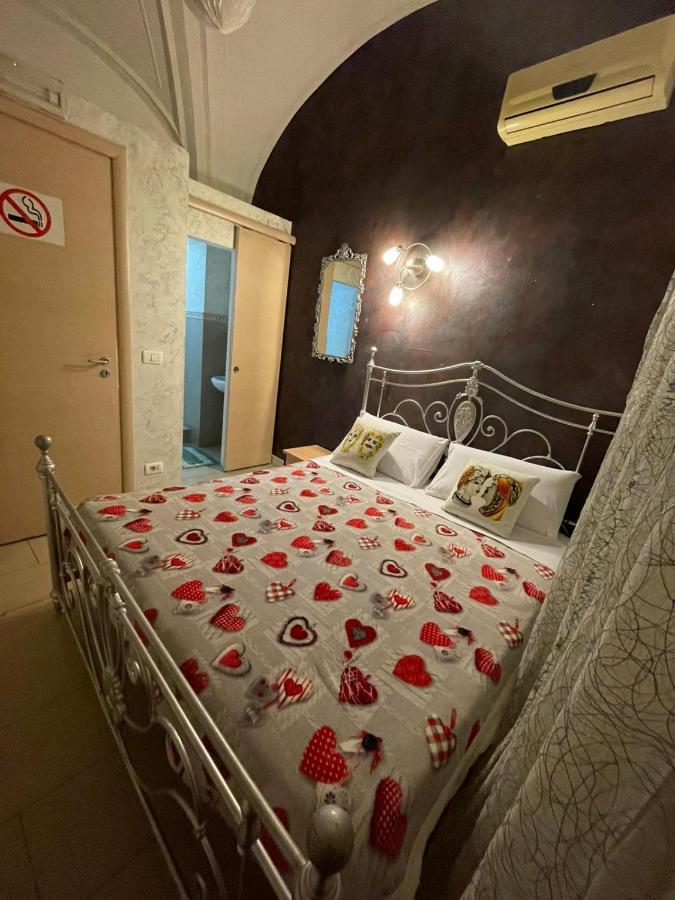 B&B Sotto Gli Archi Катания Екстериор снимка
